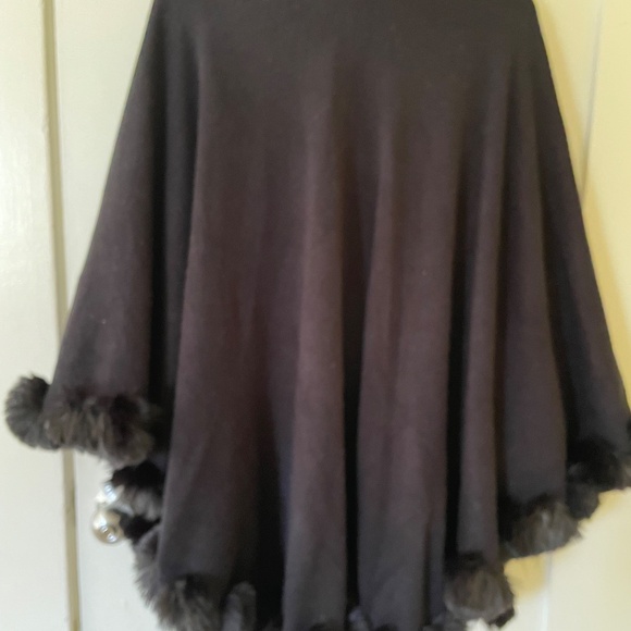 LA FIORENTINA Faux Fur Ruana - Picture 5 of 9